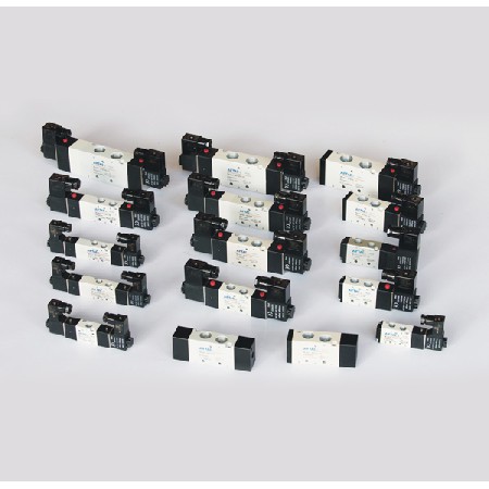 Electromagnetic valve, pneumatic valve